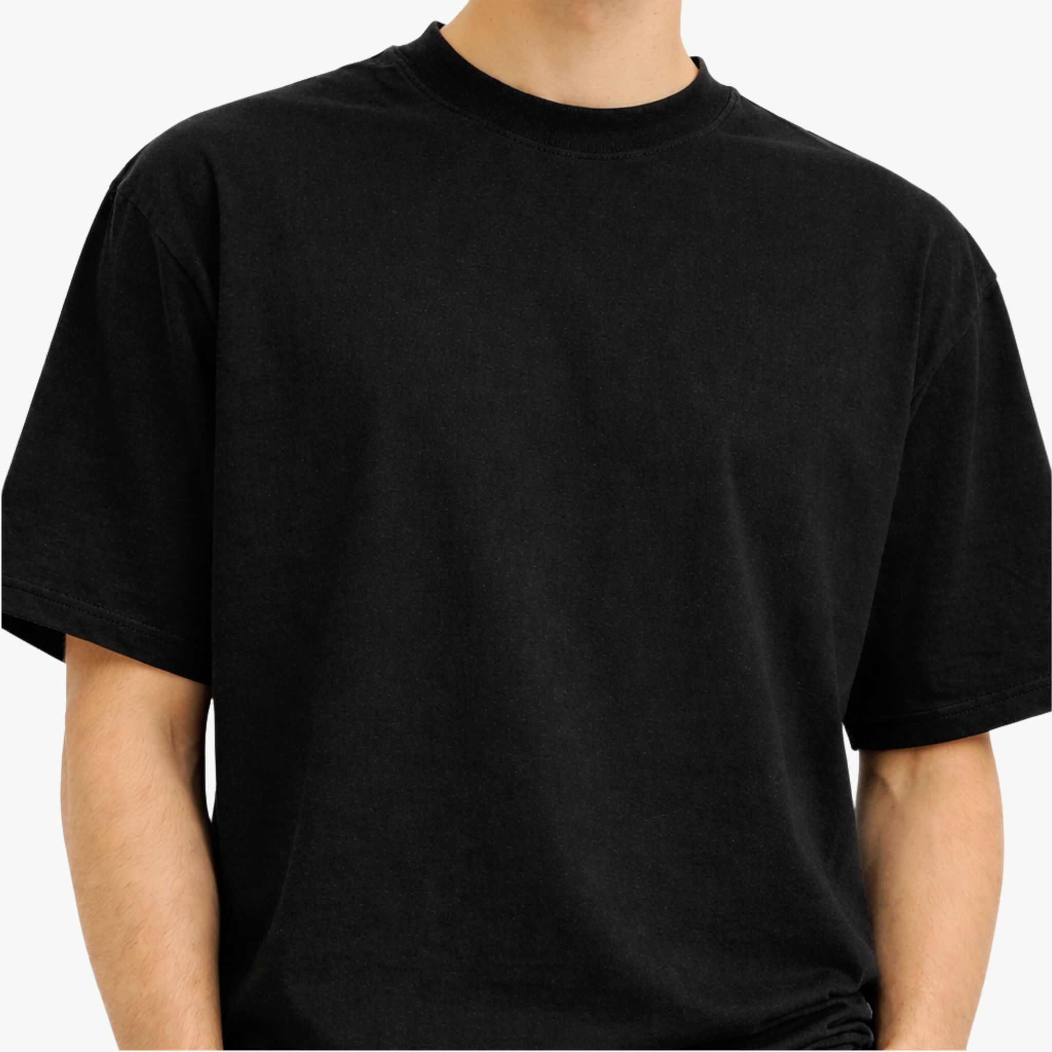 CAMISETA NEGRA SEMI OVERSIZE 220 G